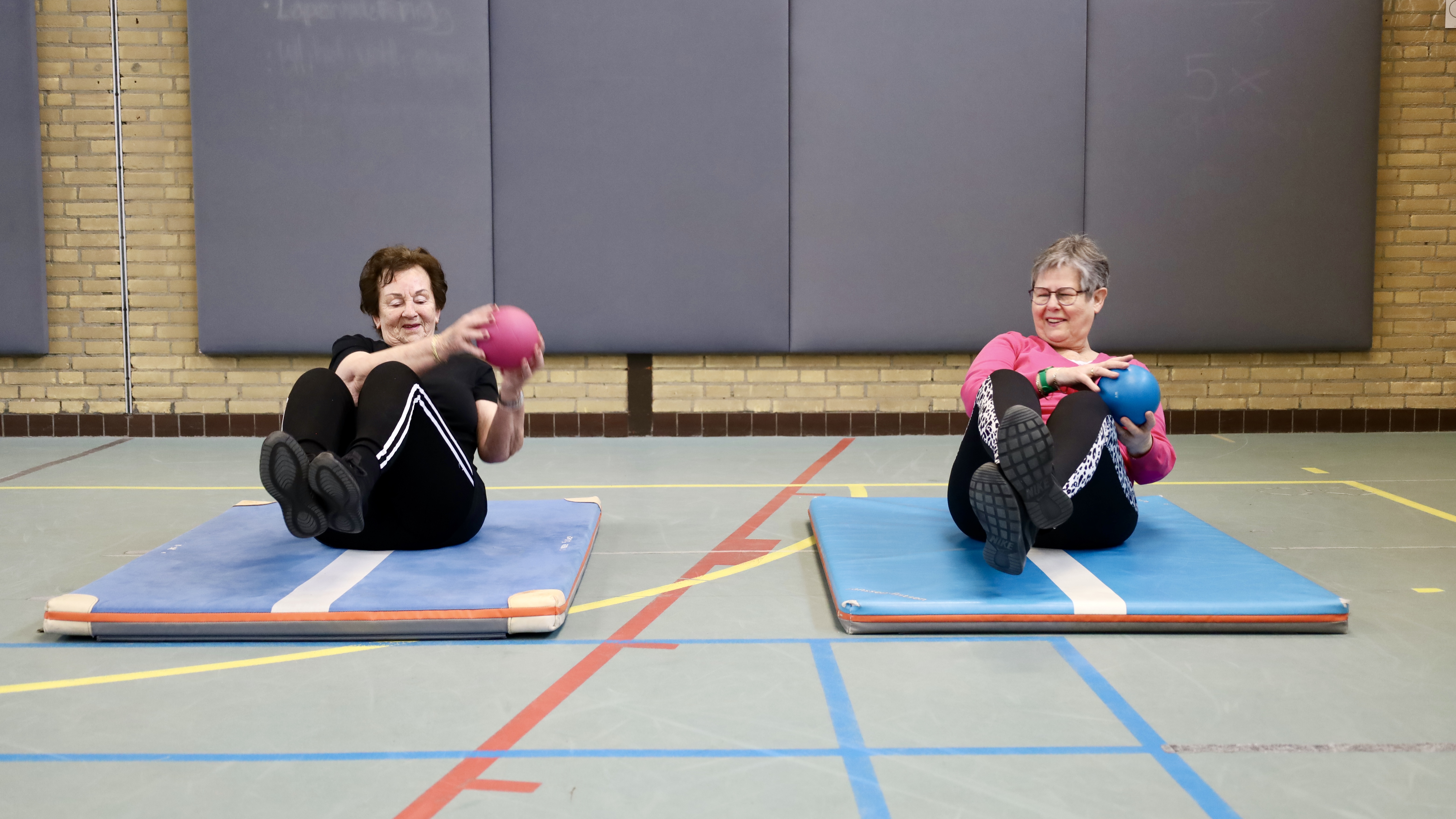 Women exercising together in Schalkwijk
