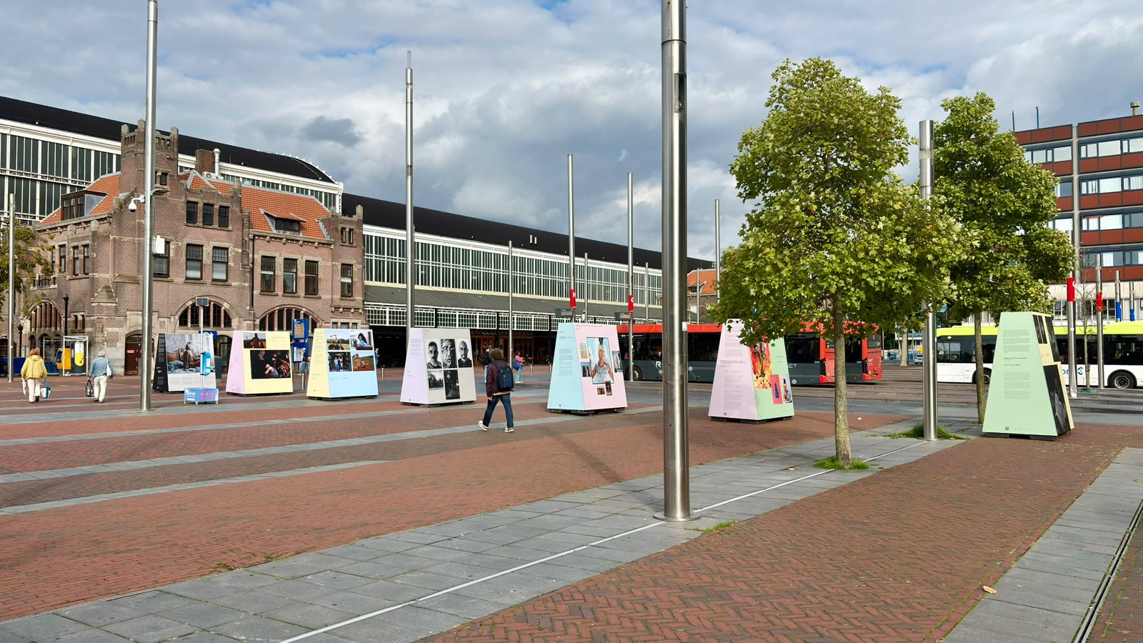 Pride photo op at Stationsplein
