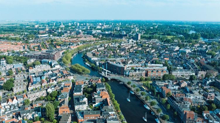 Luchtfoto van Haarlem met het Spaarne