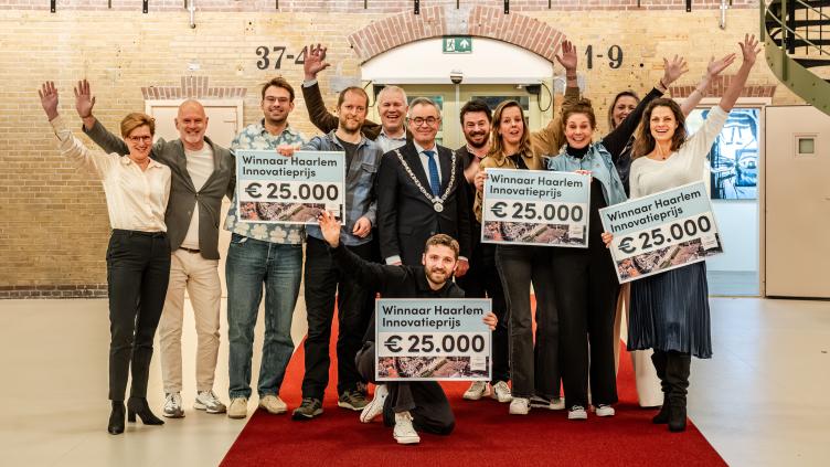 De winnaars van de innovatieprijs met Jos Wienen en Robbert Berkhout