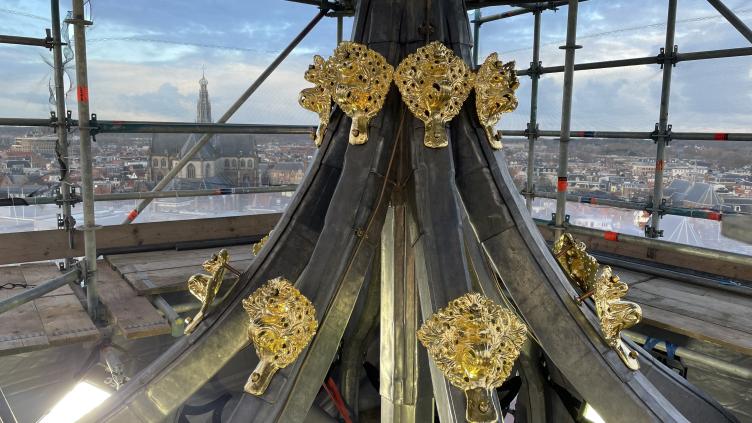 Top van de toren van dichtbij