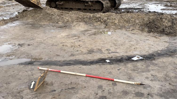 Sporen in het afgegraven gebied