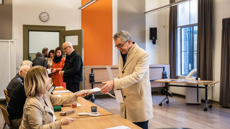 Burgemeester in het stembureau