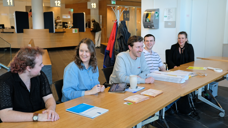 Leden van het stembureau Raakspoort