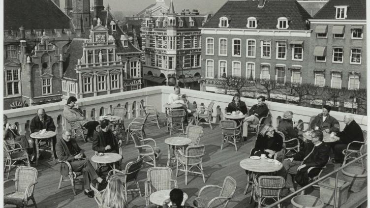 Het dakterras van de Verweyhal in 1993. Foto: Noord-Hollands Archief