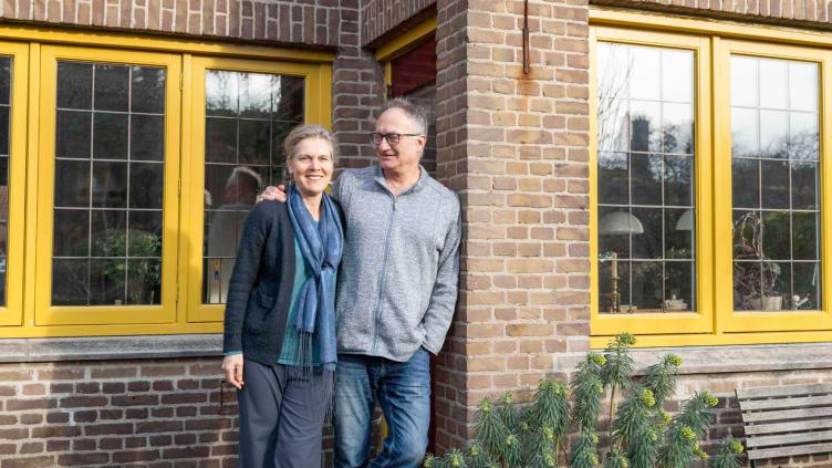 Hans Peter en Fanny voor hun verduurzaamde monumentale woning