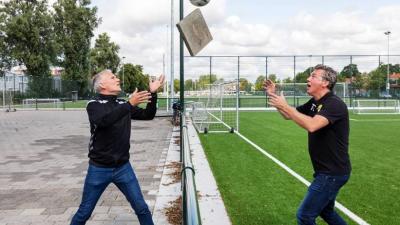 Geelwit voetbalveld