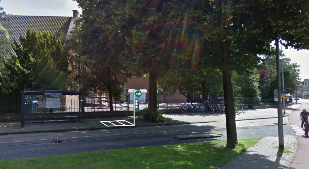 Impressie van een parkeerhub voor deelscooters.