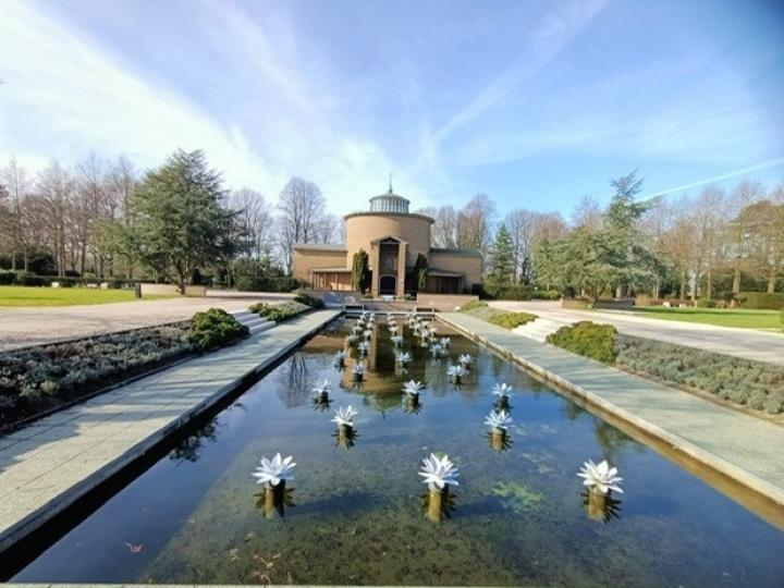 Aula Akendam met urnenvijver