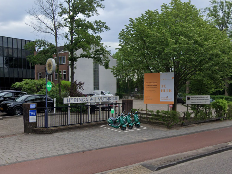 Impressie van de parkeerhub voor deelscooters.