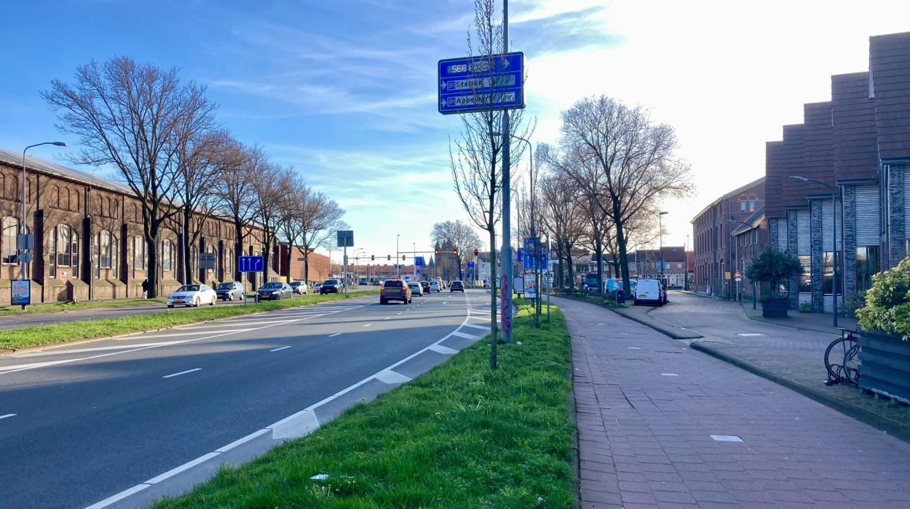 Wegdek en fietspad van Gedempte Oostersingelgracht voor de herinrichting