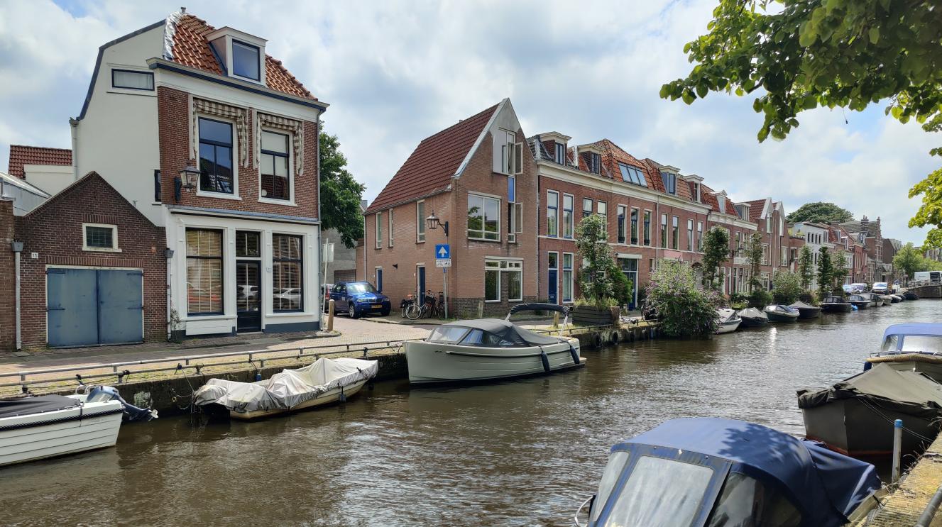 Bootjes langs de Burgwal