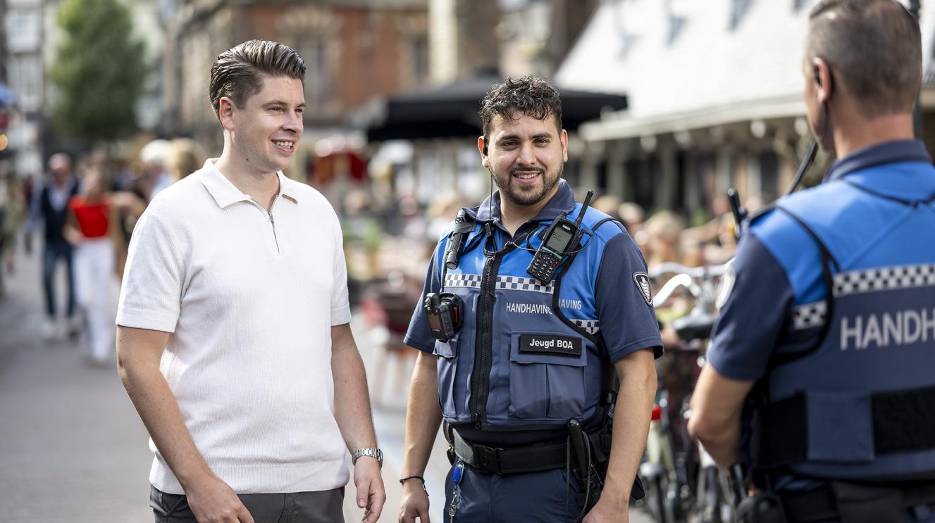 Handhavers op straat