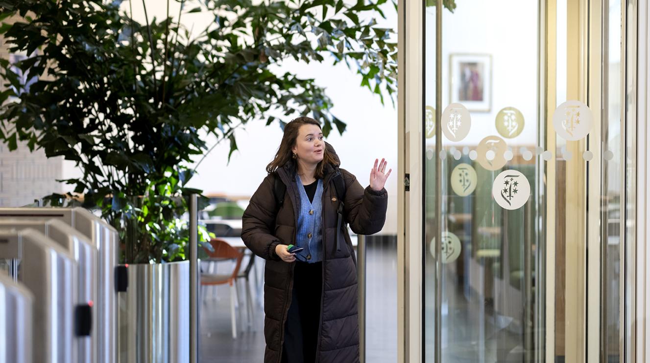 Werknemer op werklocatie