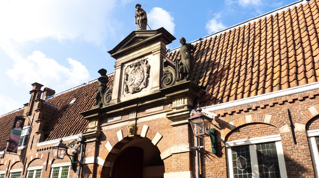 Gevel van het Frans Hals museum.