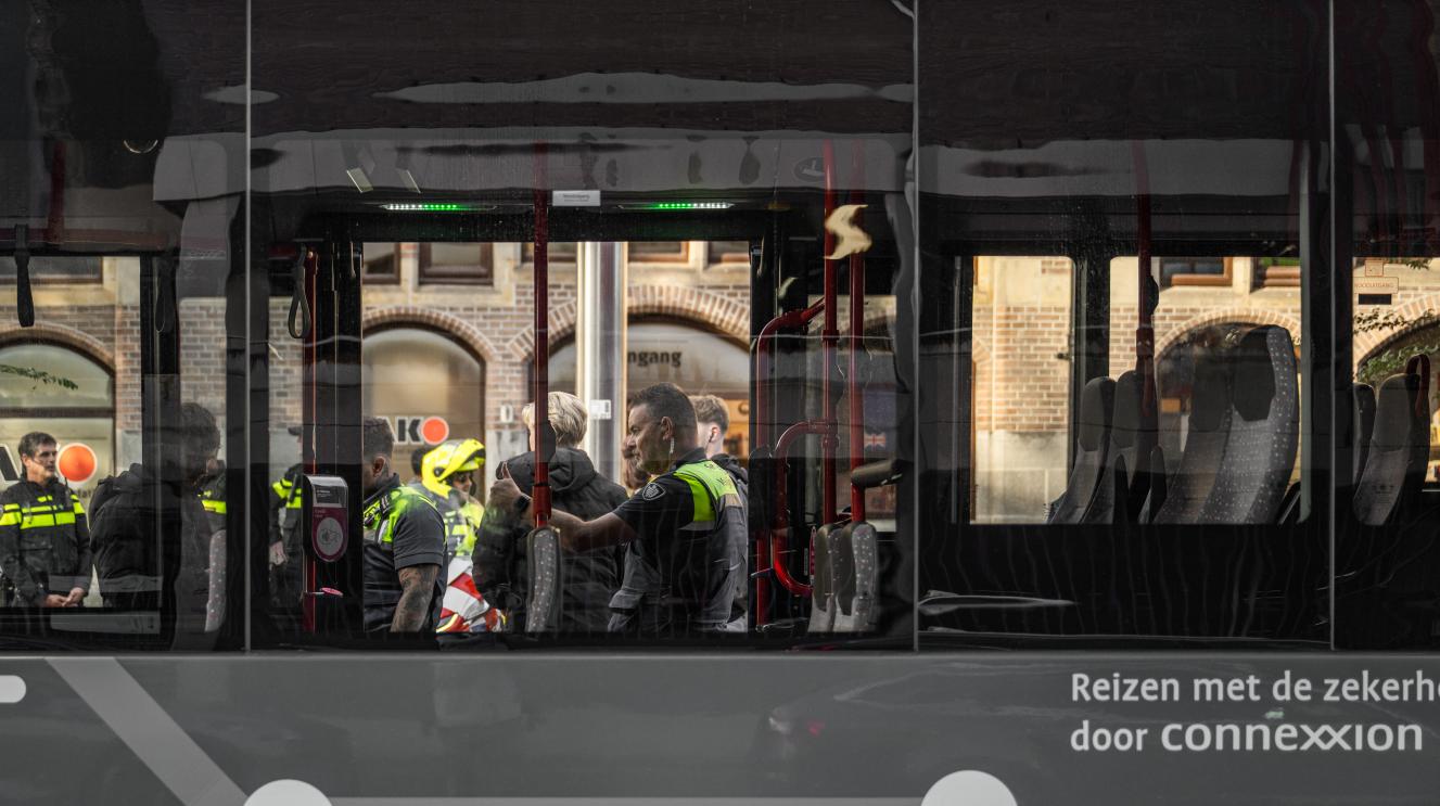 Controle in de bus op Stationsplein.