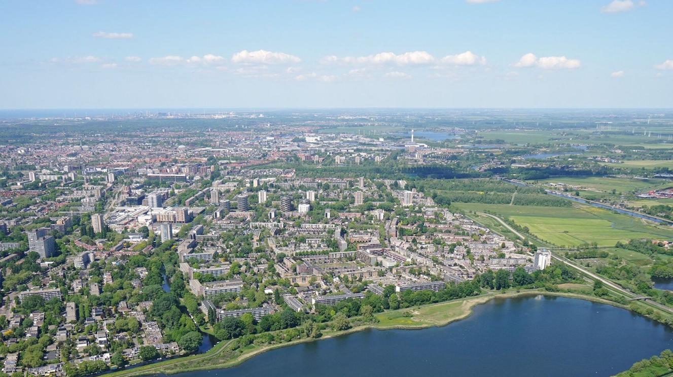 Meerwijk vanuit de lucht, gezien vanaf de Meerwijkplas