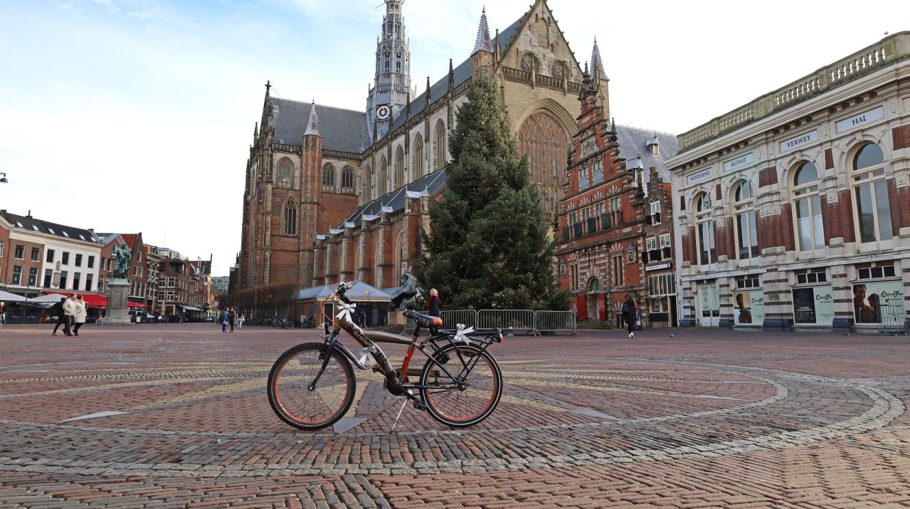 Kinderfiets op de Grote Markt 