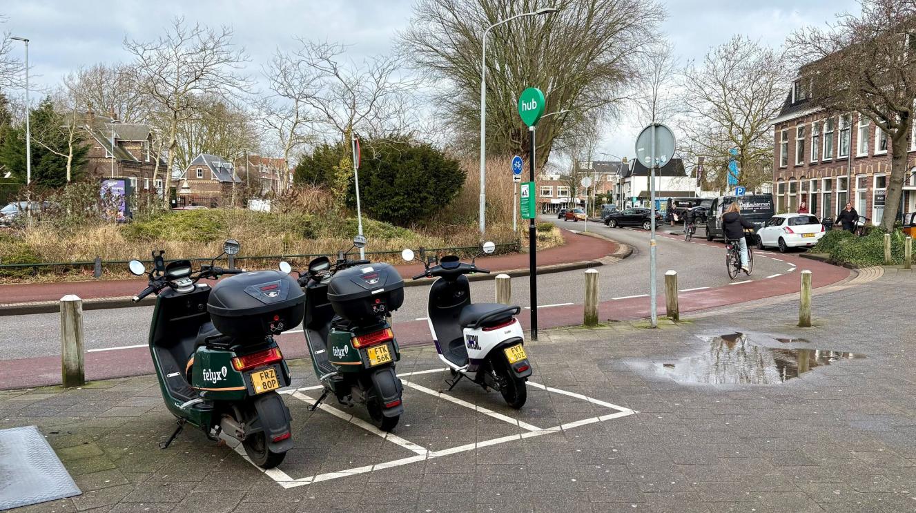 Een parkeerhub voor deelscooters op het Soendaplein