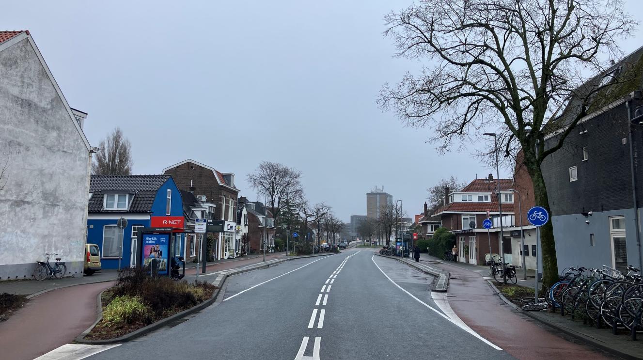 De Rustenburgerlaan voor het groot onderhoud.