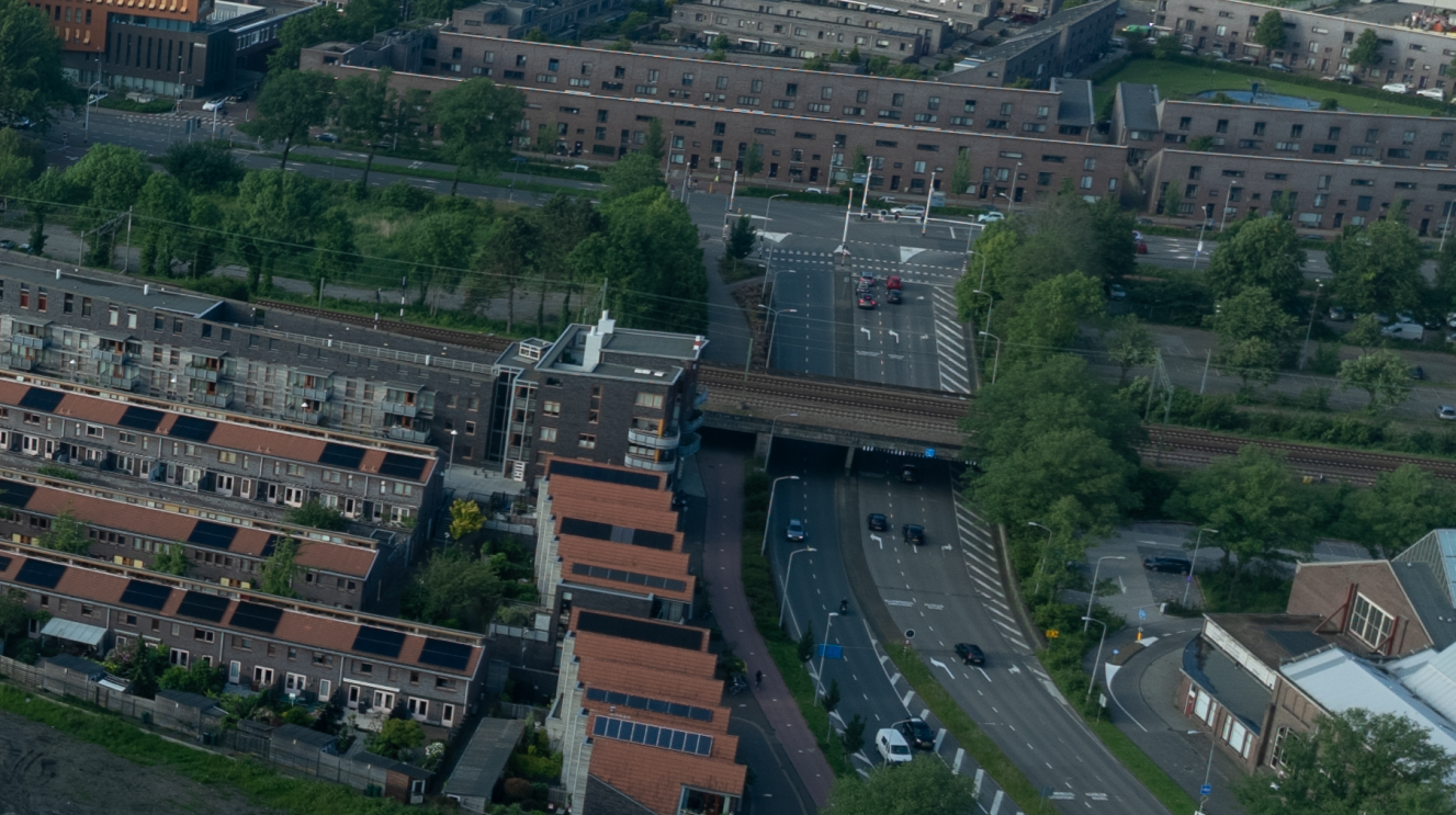 Luchtfoto van de plek waar de parkeergarage komt
