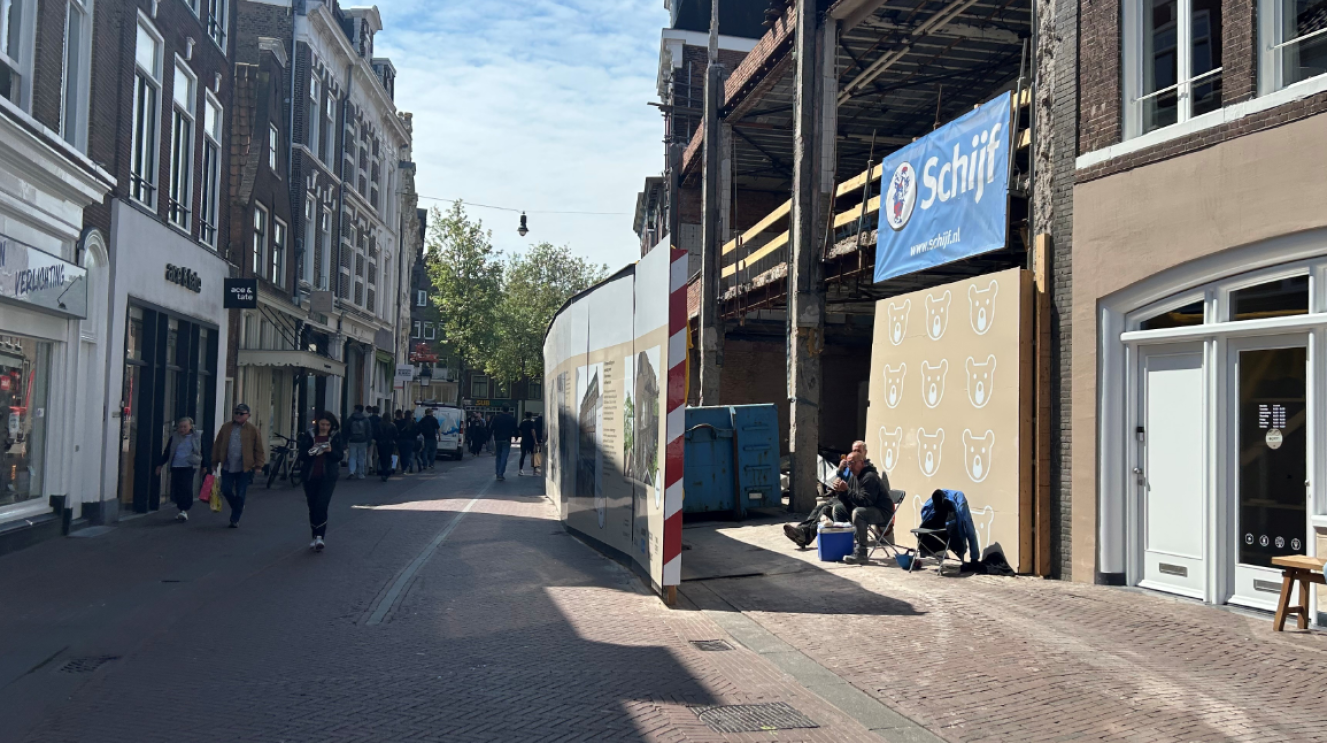De gevels van het gebouw zijn verwijderd en de bouw gaat van start.