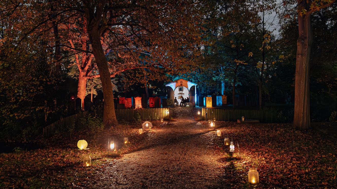 Lichtjesavond op begraafpark Kleverlaan