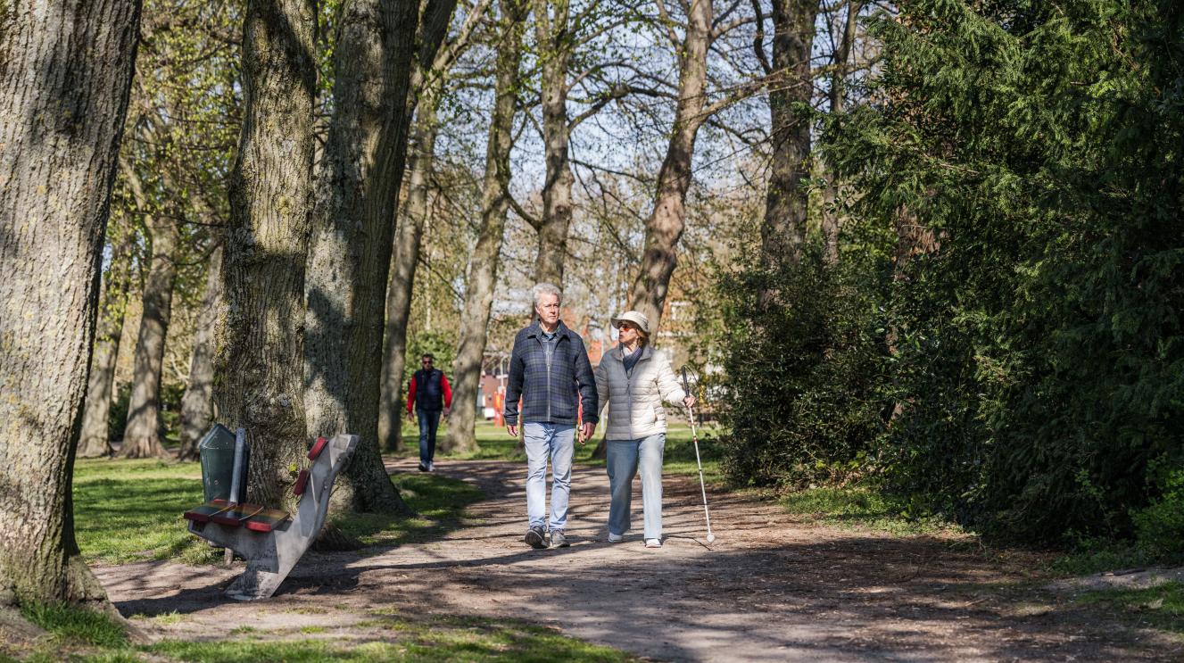 De personen in het park. Foto door Koen van der Lee