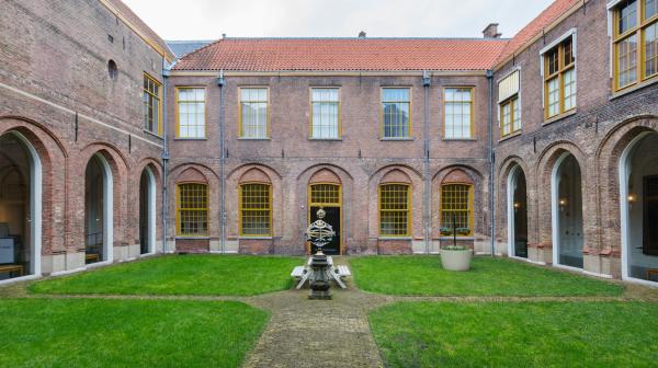 Zonnewijzer bij het stadhuis