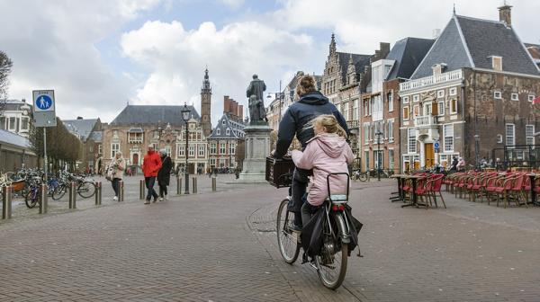 Fietsen over de Grote Markt