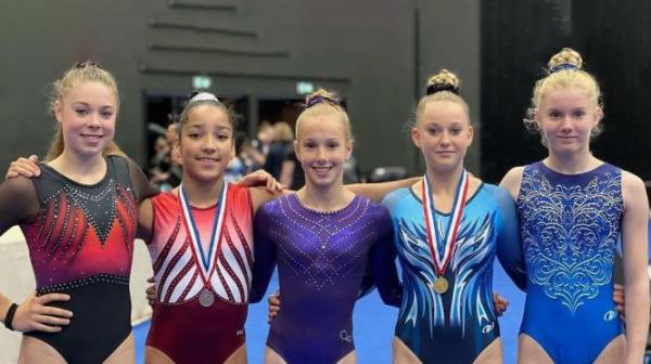 De jonge turnsters van BATO Haarlem.