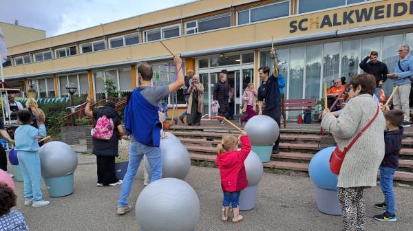 mensen op plein