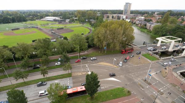 Schipholweg en de sportvelden van Olympia, gezien vanuit de lucht